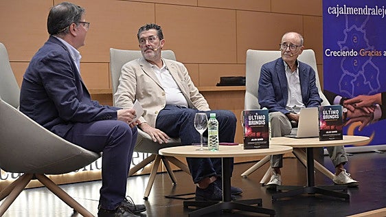 Julián Quirós: «El público ya conoce las noticias, yo quería contar las historias humanas»