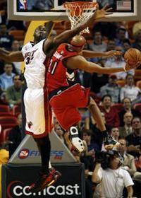 Los Heat ganan a los Raptors en un mal partido de Calderón