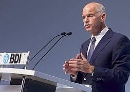 Papandreu dice que la ayuda a Grecia «beneficia» a la UE