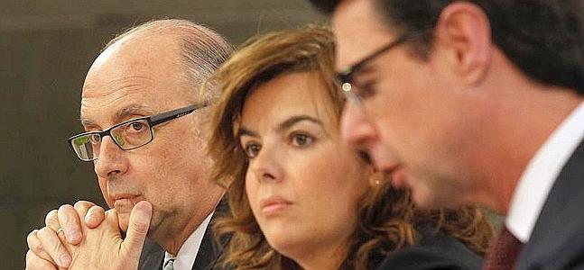 Montoro, Sáenz de Santamaría y Soria, en la rueda de prensa. / Reuters | EP