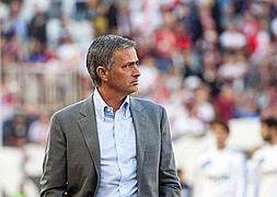 José Mourinho, durante el partido entre Rayo Vallecano y Real Madrid. / AFP