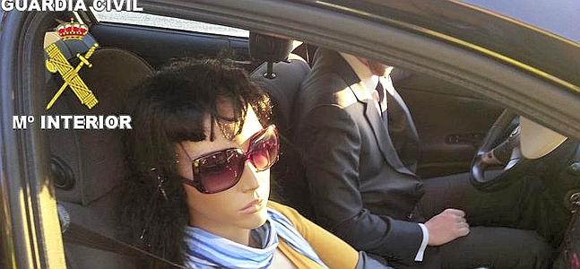 El conductor, 'cazado' cuando circulaba por el carril del Bus-VAO. / Guardia Civil