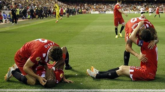 Los jugadores del Sevilla celebran el pase a la final