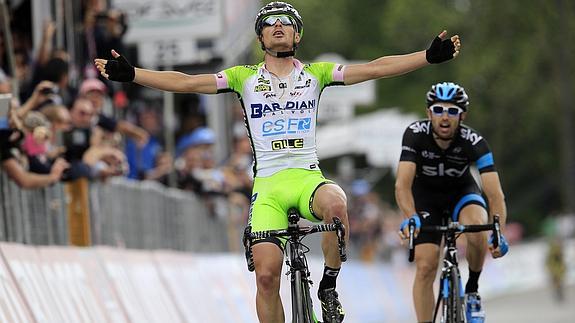 Battaglin celebra su triunfo. 