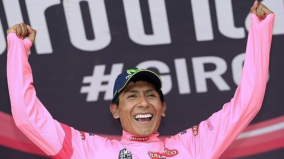 Quintana celebra su victoria de etapa y su liderato. 