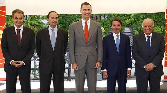 Zapatero y Aznar, junto al Príncipe Felipe. 