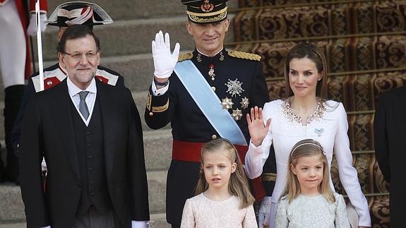 Rajoy, junto a la Familia Real. 