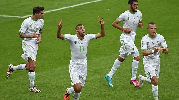 Los argelinos celebran su gol contra Rusia