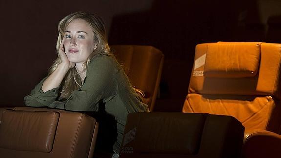 Chrissy Seaver posa en un cine madrileño tras la entrevista 