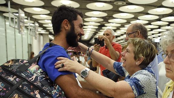 Rafael Martínez saluda a su madre en Madrid 