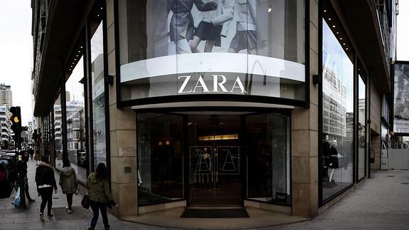 scaparate de una céntrica tienda de Zara. 