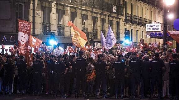 Decenas de participantes en la manifestación convocada por la plataforma antiabortista Derecho a Vivir