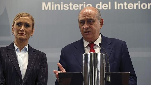 Jorge Fernández Díaz, junto a Cristina Cifuentes.