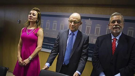Marta Fernández Currás, Cristóbal Montoro y Antonio Beteta. 