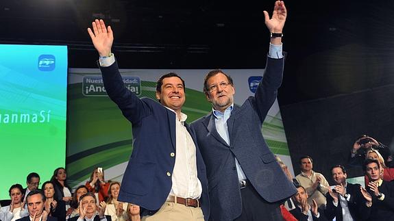 Rajoy y Moreno, durante el mitin en Sevilla. 