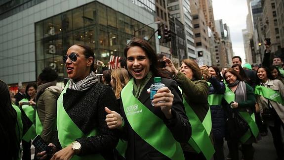 Miembros del grupo gay que participó en el desfile.