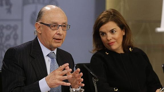 La vicepresidenta y el ministro de Hacienda, Cristóbal Montoro. 