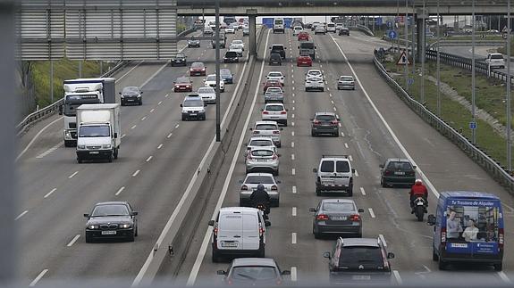 Tráfico en la A-42, a la salida de Madrid, en dirección a Toledo con motivo del puente festivo de San José. 