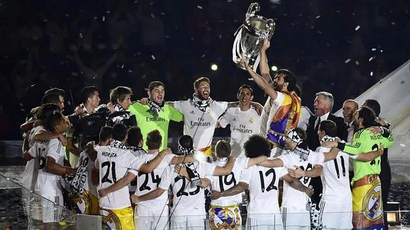La plantilla del Real Madrid con la 'Décima' Champions. 