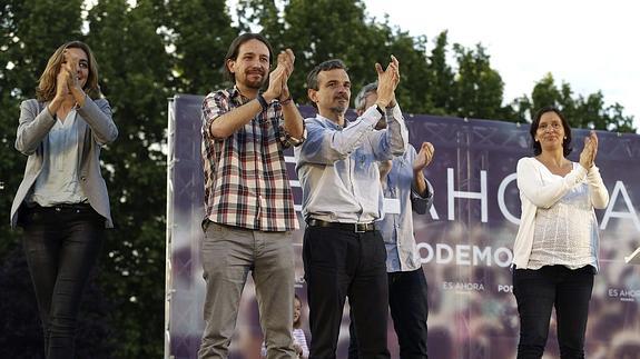 Pablo Iglesias, junto al candidato de Podemos a la Comunidad de Madrid, José Manuel Lopez.