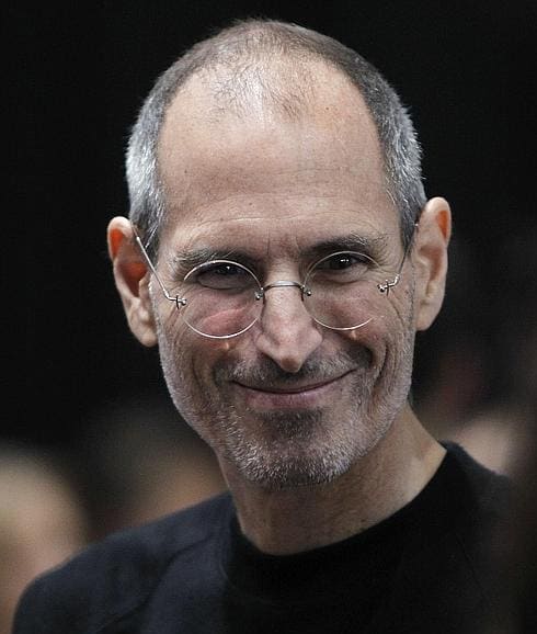 Steve Jobs, fundador de ‘Apple’, murió el cinco de octubre de 2011, por un tumor que formaba parte de una rama inusual y poco agresiva del cáncer de páncreas. 