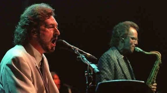 Rick Davis (piano) y John Helliwell (saxofón), durante un concierto.