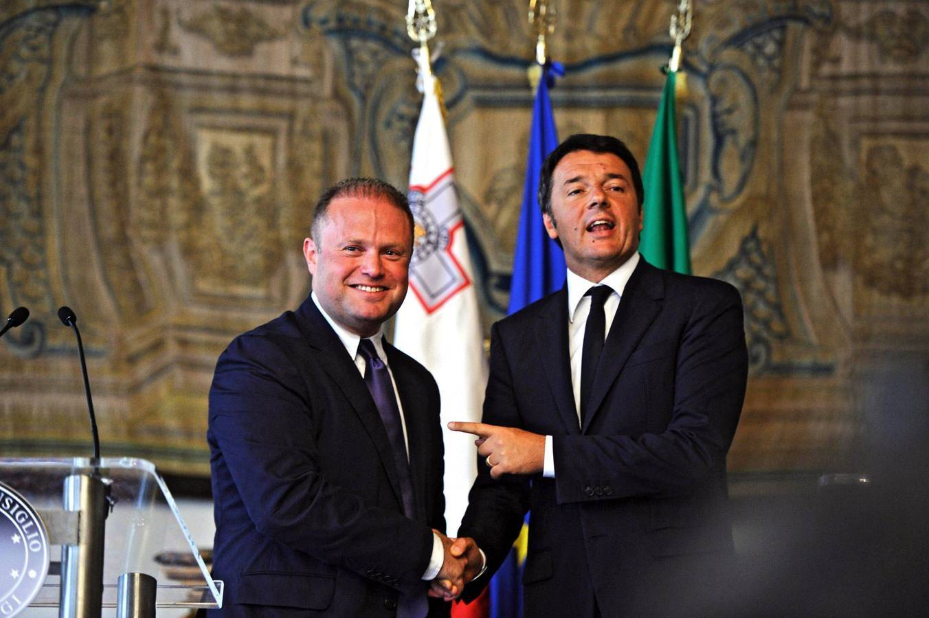 Renzi junto a su homólogo maltés, Joseph Muscat
