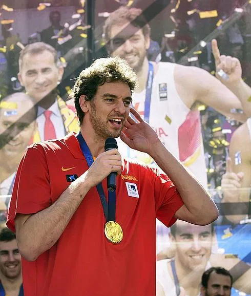 Pau Gasol, en la celebración del oro en el Eurobasket. 
