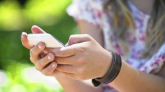Un centenar de alumnos provoca un escándalo de 'sexting' en EE UU