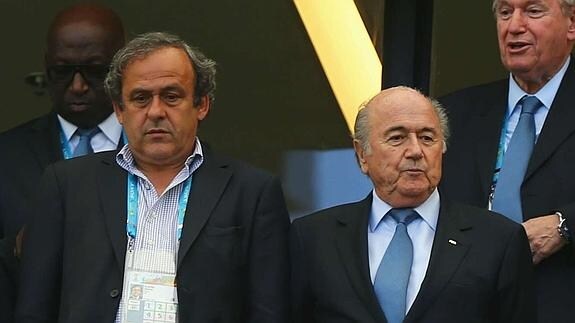 Platini espera al TAS mientras que viejos casos resurgen alrededor de Blatter