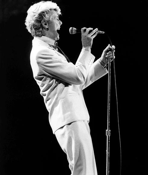 David Bowie, durante una actuación.