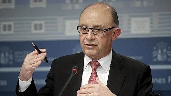 El ministro de Hacienda, Cristóbal Montoro, en la rueda de prensa.