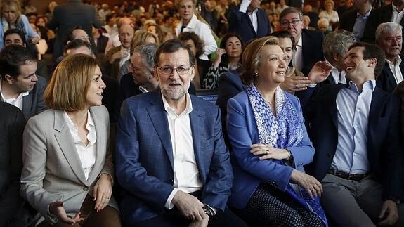 Mariano Rajoy, junto a María Dolores de Cospedal, Luisa Fernanda Rudi y Pablo Casado. 