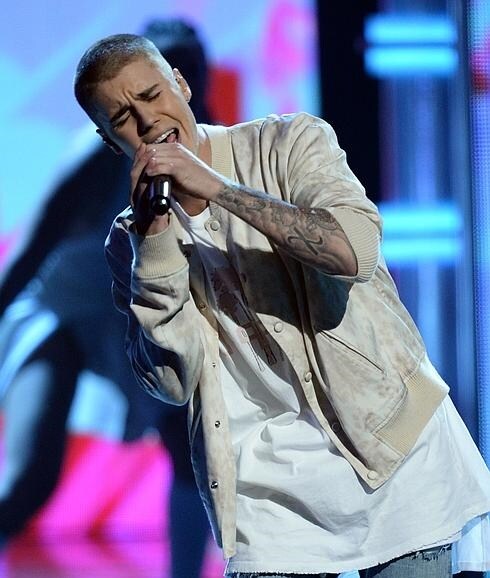 Justin Bieber, durante su actuación en los premios Billboard. 