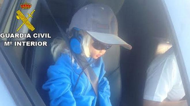 Cazado un conductor que circulaba por el carril BUS-VAO con una muñeca