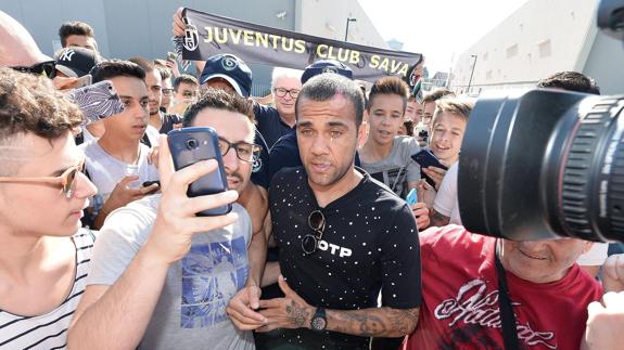 Dani Alves, nuevo jugador de la Juventus.