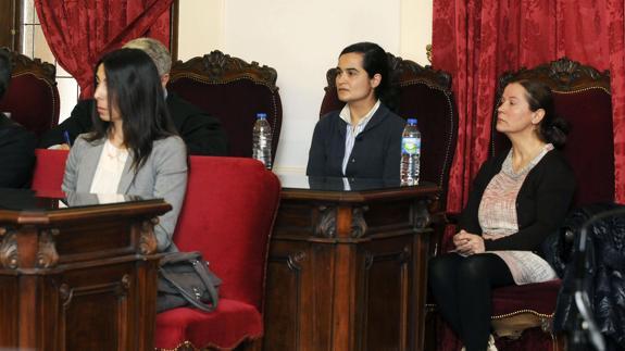 Raquel, Triana y Monserrat, en un momento del juicio en León. 