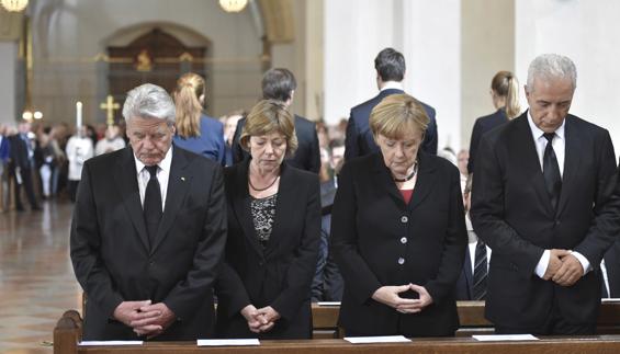 La plana mayor de la política alemana, durante el homenaje a las víctimas de Múnich.