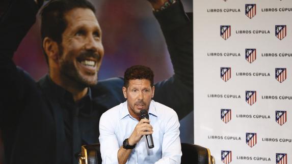 Diego Simeone, durante a presentación de su nuevo libro. 