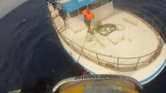 Patera en la que fue encontrada la mujer embarazada.