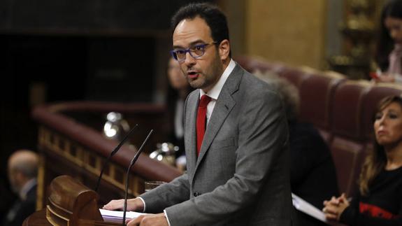 Antonio Hernando durante su intervención.