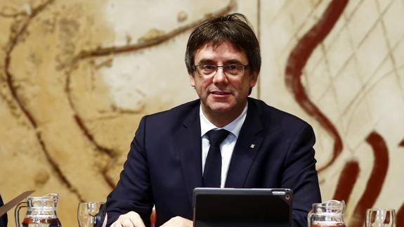 Carles Puigdemont preside una reunión de gobierno