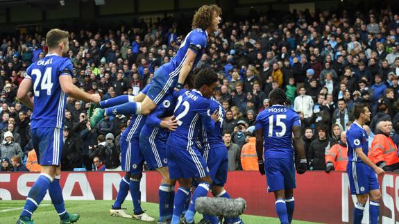 El Chelsea celebra un gol ante el City. 