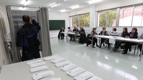 Colegio electoral en Vitoria.
