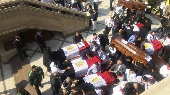 Funeral de las víctimas del atentado contra una iglesia copta de El Cairo.