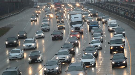 Varios coches durante un atasco.