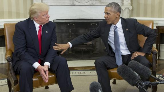 Barack Obama junto a Donald Trump en la Casa Blanca.