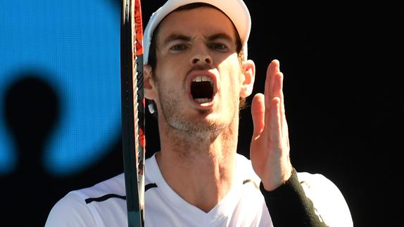 Andy Murray se lamenta durante el partido.