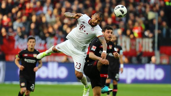 Vidal remata ante el Leverkusen. 