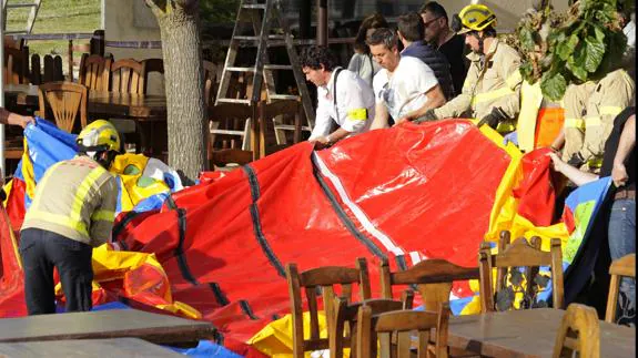 Fallece la niña de seis años ingresada tras la explosión de un castillo hinchable en Gerona